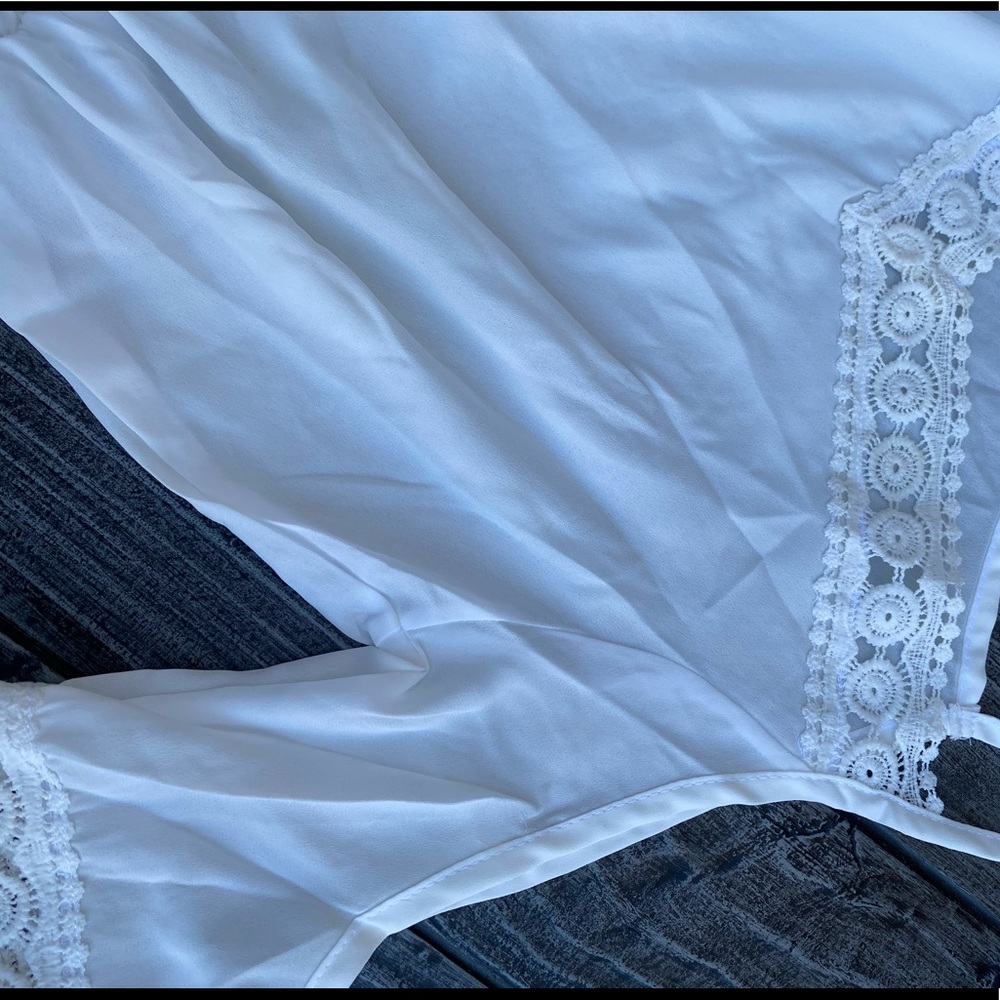 White Off Shoulders Lace Bell Sleeves Romper - Picture 5 of 7